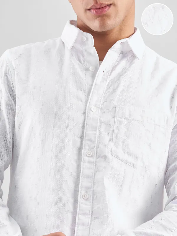 Highlander Men White Self Design Slim Fit Casual Shirt