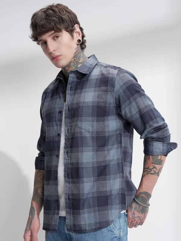 Highlander Men Navy Blue Checked Slim Fit Casual Shirt