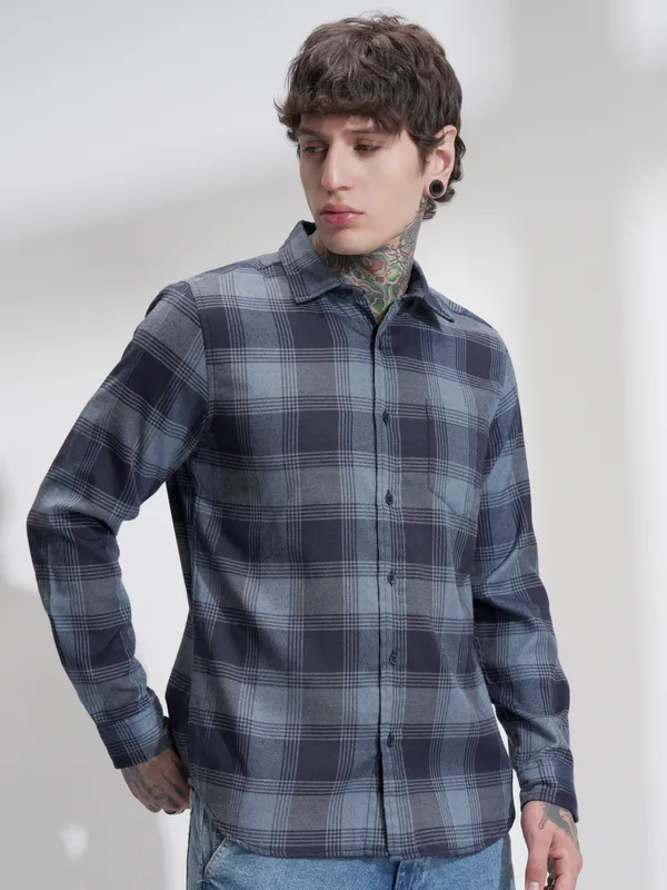 Highlander Men Navy Blue Checked Slim Fit Casual Shirt