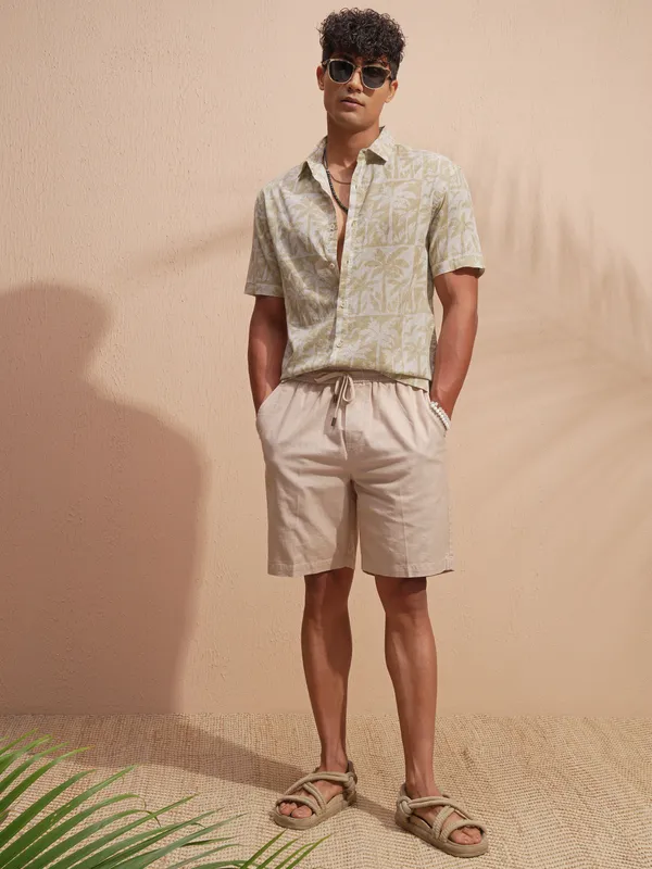 Highlander Men Off White Printed Relaxed Fit Casual Shirt