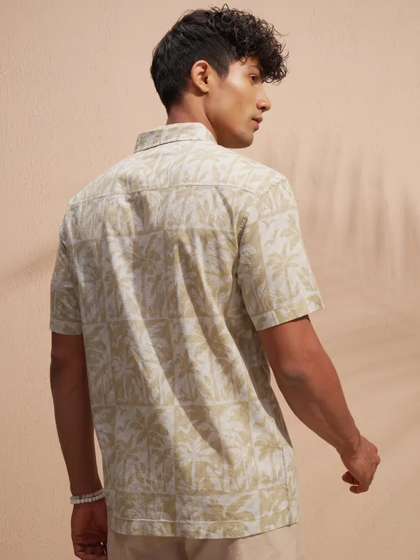 Highlander Men Off White Printed Relaxed Fit Casual Shirt