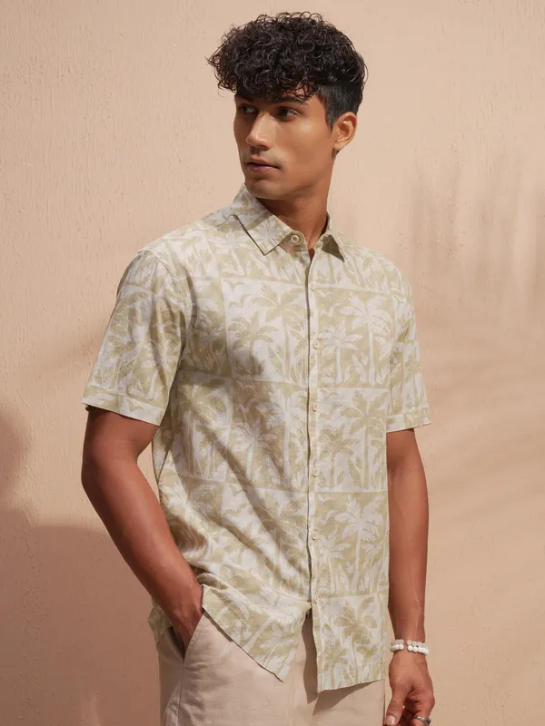 Highlander Men Off White Printed Relaxed Fit Casual Shirt