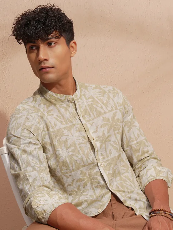 Highlander Men Off White Printed Slim Fit Casual Shirt