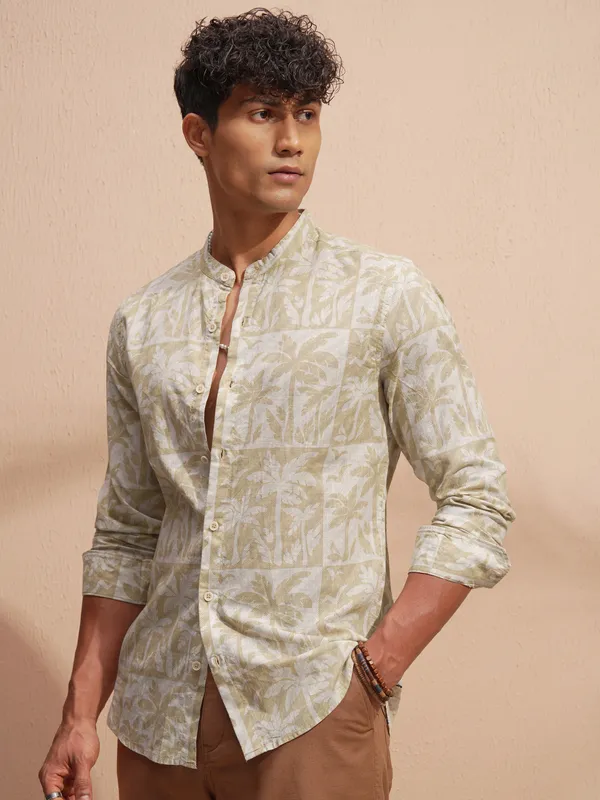 Highlander Men Off White Printed Slim Fit Casual Shirt