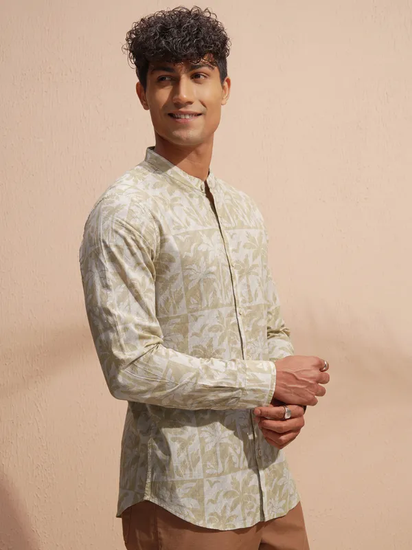 Highlander Men Off White Printed Slim Fit Casual Shirt