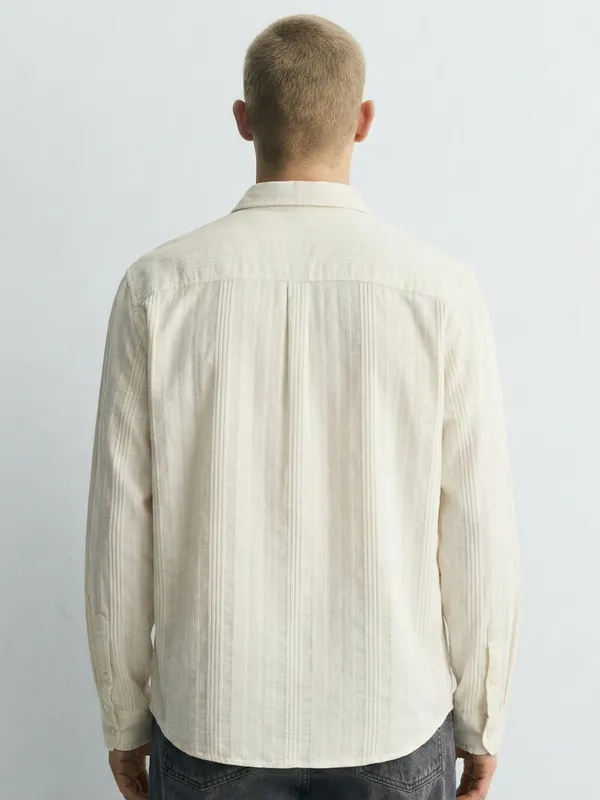 Highlander Men White Self Design Slim Fit Casual Shirt