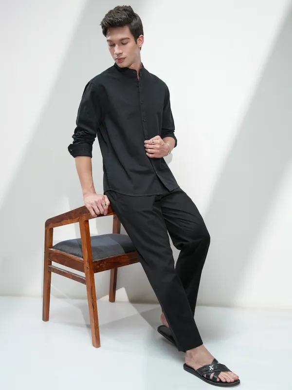Highlander Men Black Self Design Relaxed Fit Casual Shirt