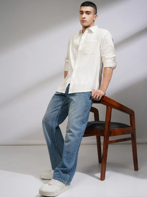 Highlander Men White Self Design Relaxed Fit Casual Shirt