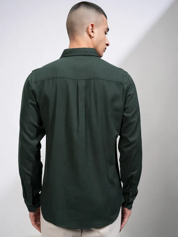 Highlander Men Green Solid Slim Fit Casual Shirt