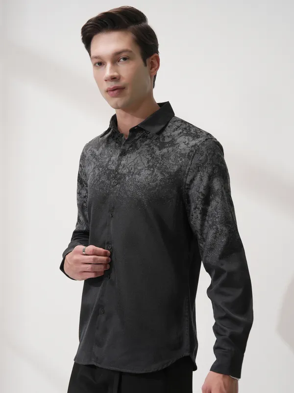 Highlander Men Charcoal Printed Slim Fit Casual Shirt