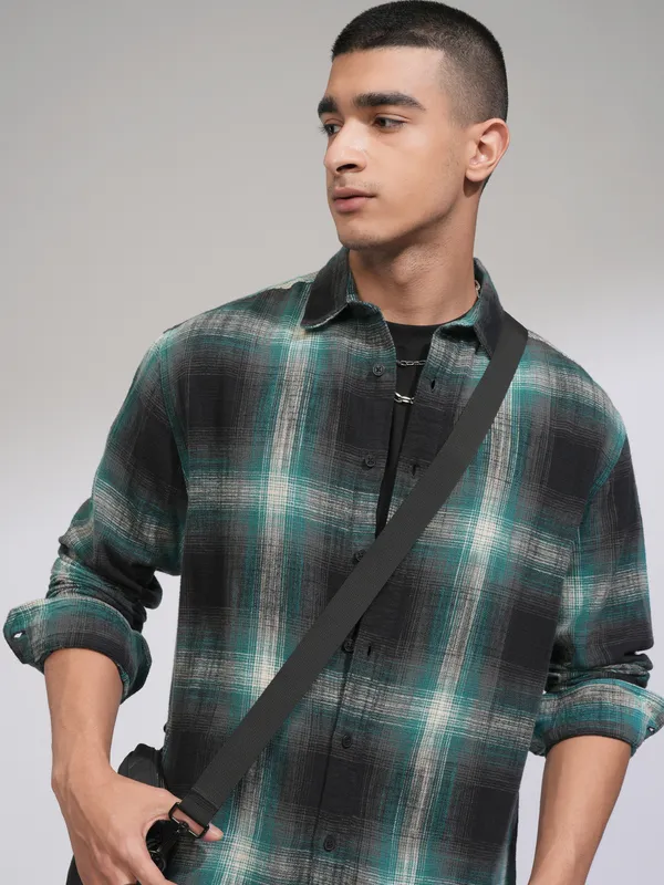 Highlander Men Blue Checked Relaxed Fit Casual Shirt