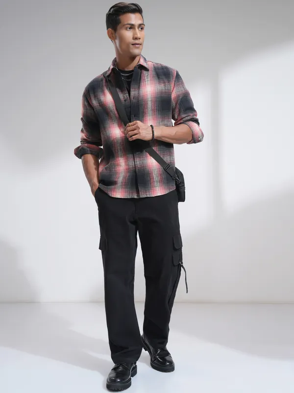 Highlander Men Pink Checked Relaxed Fit Casual Shirt