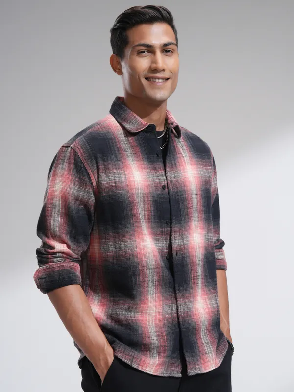 Highlander Men Pink Checked Relaxed Fit Casual Shirt