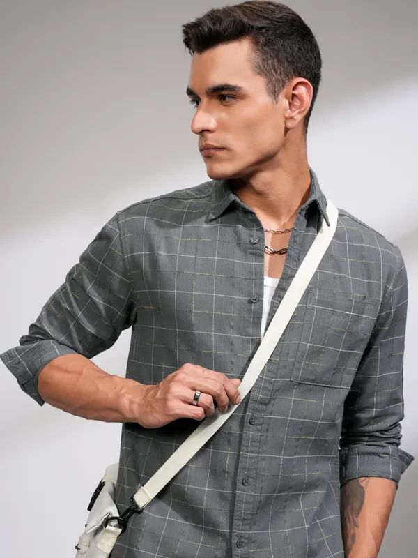 Highlander Men Grey Checked Relaxed Fit Casual Shirt