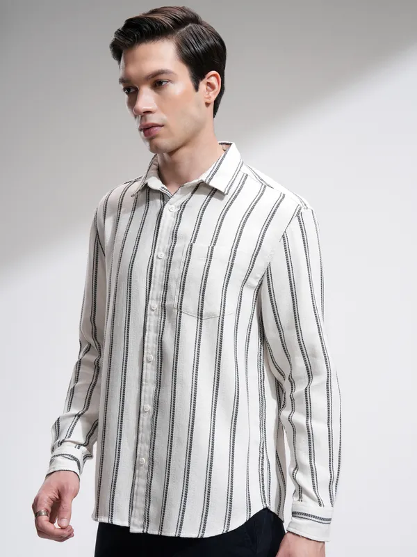 Highlander Men Off White Striped Relaxed Fit Casual Shirt