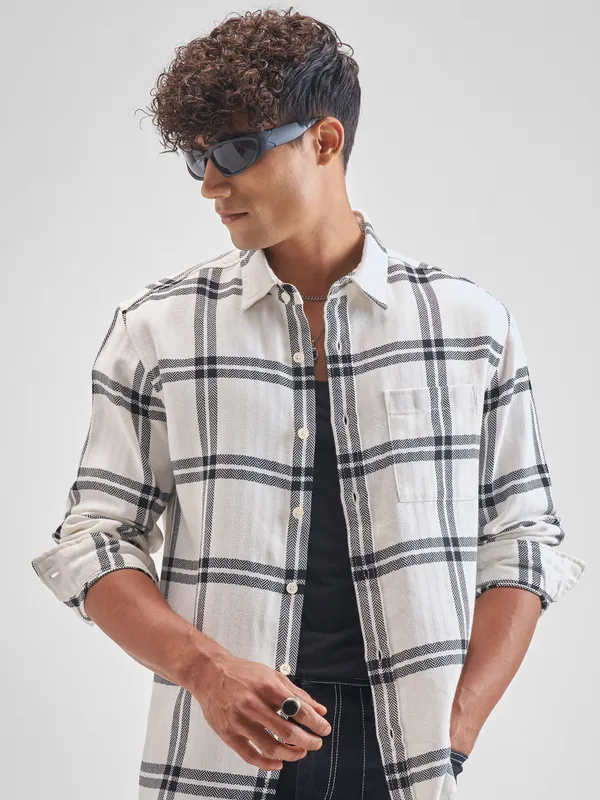 Highlander Men Off White Checked Relaxed Fit Casual Shirt