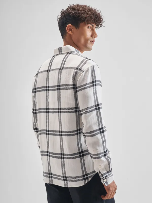 Highlander Men Off White Checked Relaxed Fit Casual Shirt