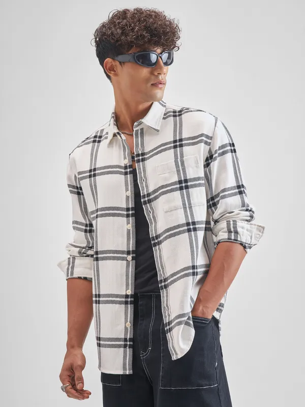 Highlander Men Off White Checked Relaxed Fit Casual Shirt