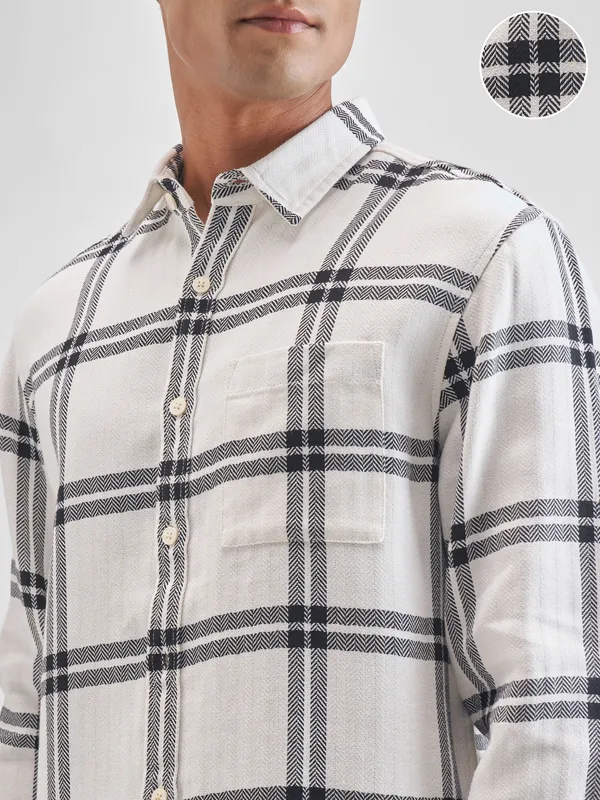Highlander Men Off White Checked Relaxed Fit Casual Shirt