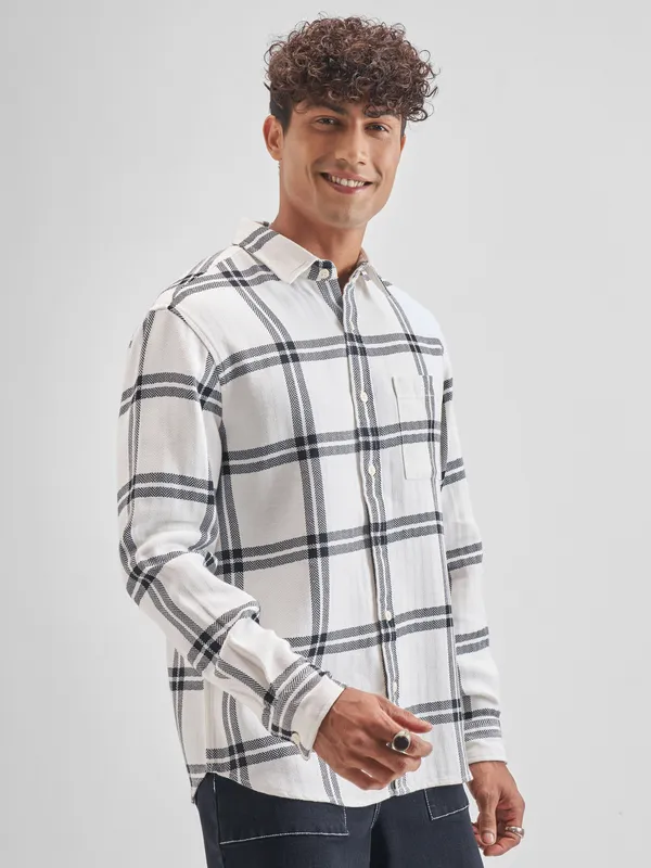 Highlander Men Off White Checked Relaxed Fit Casual Shirt