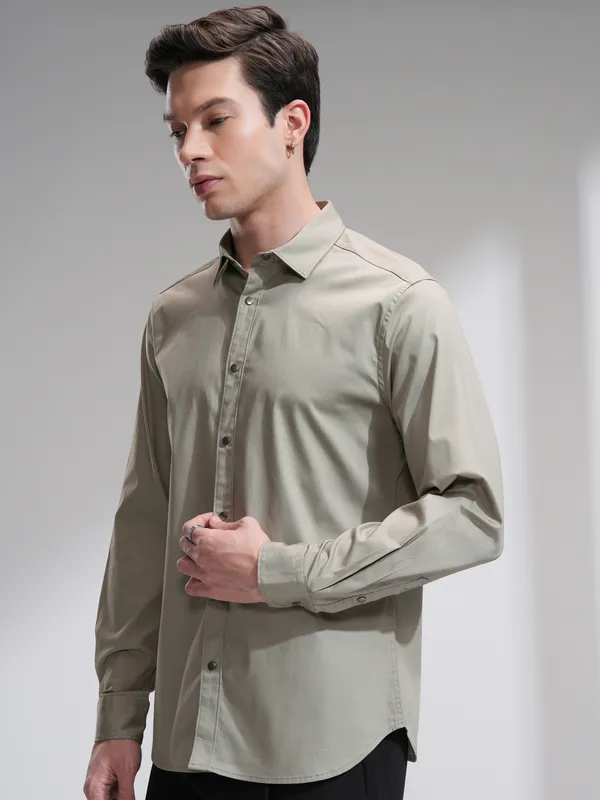 Highlander Men Tan Solid Slim Fit Casual Shirt