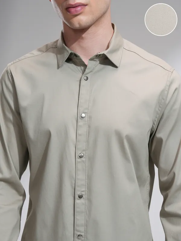 Highlander Men Tan Solid Slim Fit Casual Shirt