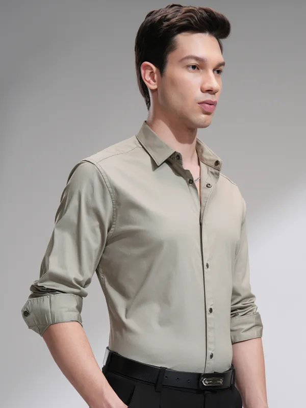 Highlander Men Tan Solid Slim Fit Casual Shirt