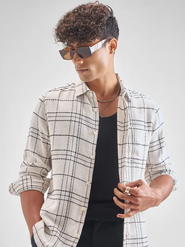 Highlander Men Off White Checked Slim Fit Casual Shirt