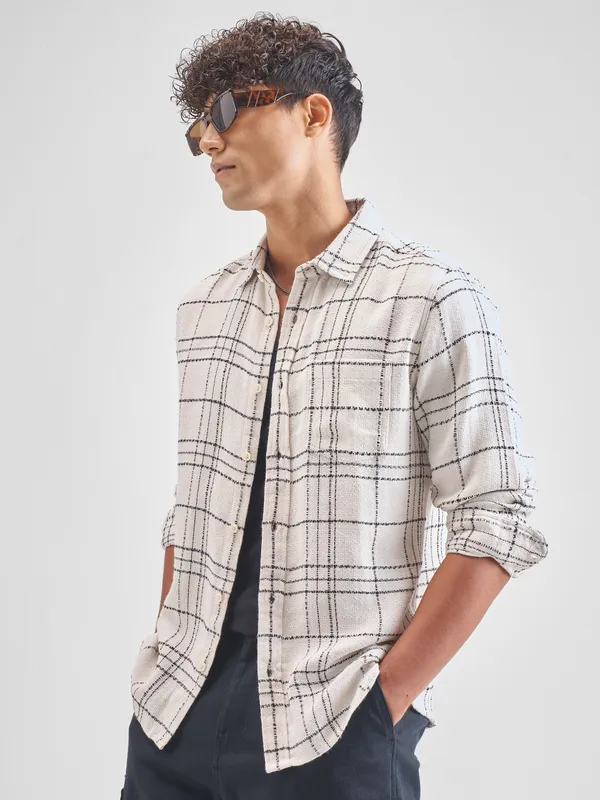 Highlander Men Off White Checked Slim Fit Casual Shirt