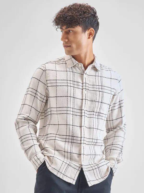 Highlander Men Off White Checked Slim Fit Casual Shirt