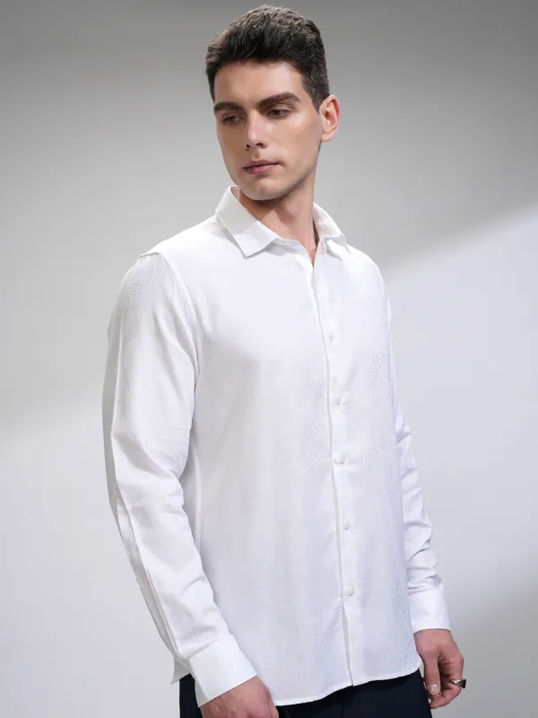 Highlander Men White Self Design Slim Fit Casual Shirt