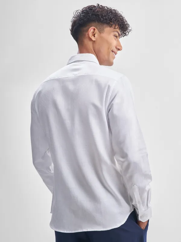 Highlander Men White Self Design Slim Fit Casual Shirt