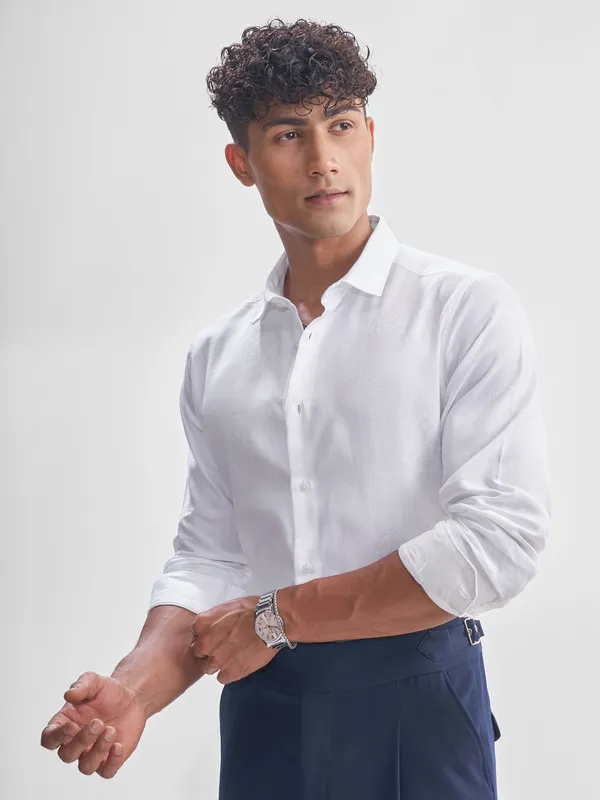 Highlander Men White Self Design Slim Fit Casual Shirt