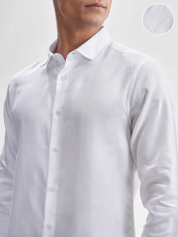 Highlander Men White Self Design Slim Fit Casual Shirt