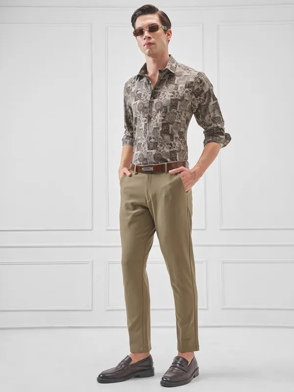 Highlander Men Beige Printed Slim Fit Casual Shirt