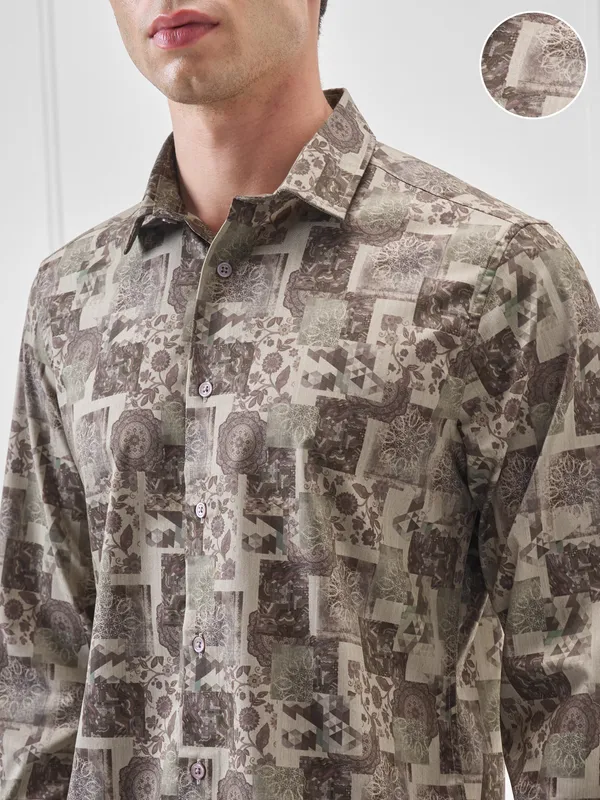 Highlander Men Beige Printed Slim Fit Casual Shirt