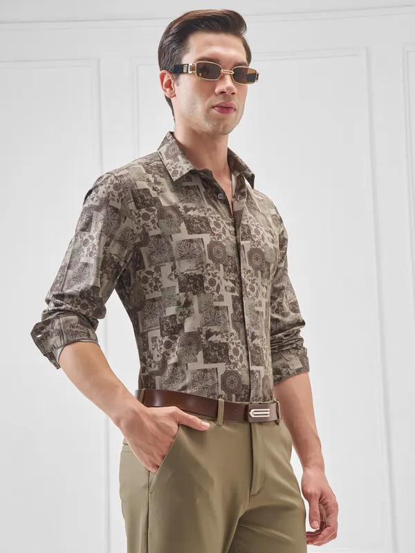 Highlander Men Beige Printed Slim Fit Casual Shirt