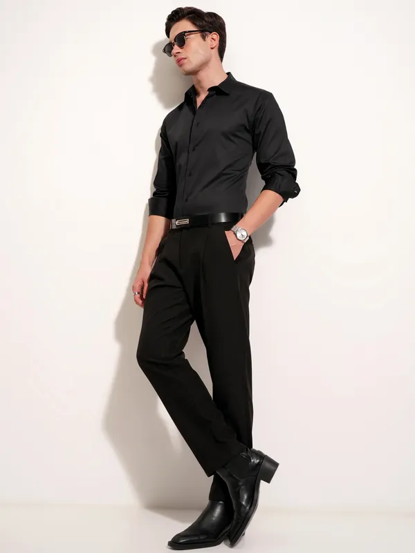 Highlander Men Black Solid Slim Fit Casual Shirt