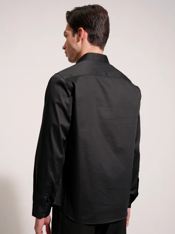 Highlander Men Black Solid Slim Fit Casual Shirt