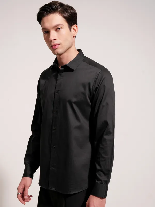 Highlander Men Black Solid Slim Fit Casual Shirt