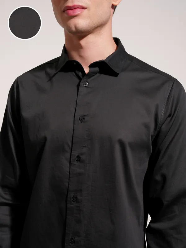 Highlander Men Black Solid Slim Fit Casual Shirt