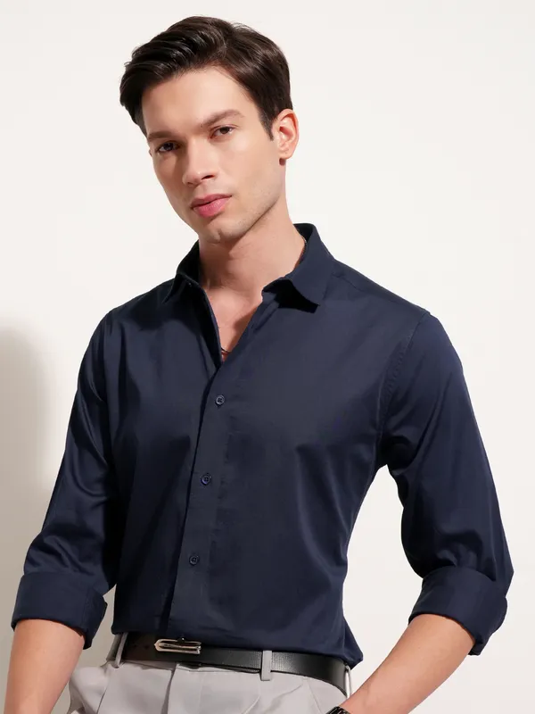 Highlander Men Navy Blue Solid Slim Fit Casual Shirt