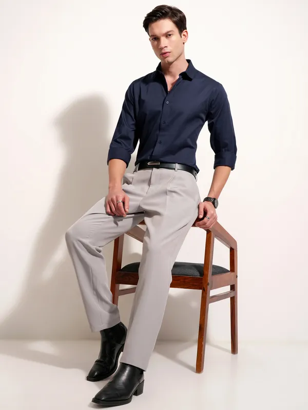 Highlander Men Navy Blue Solid Slim Fit Casual Shirt