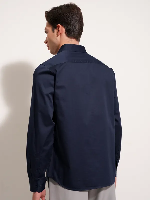 Highlander Men Navy Blue Solid Slim Fit Casual Shirt