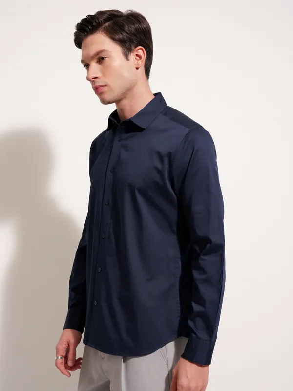 Highlander Men Navy Blue Solid Slim Fit Casual Shirt