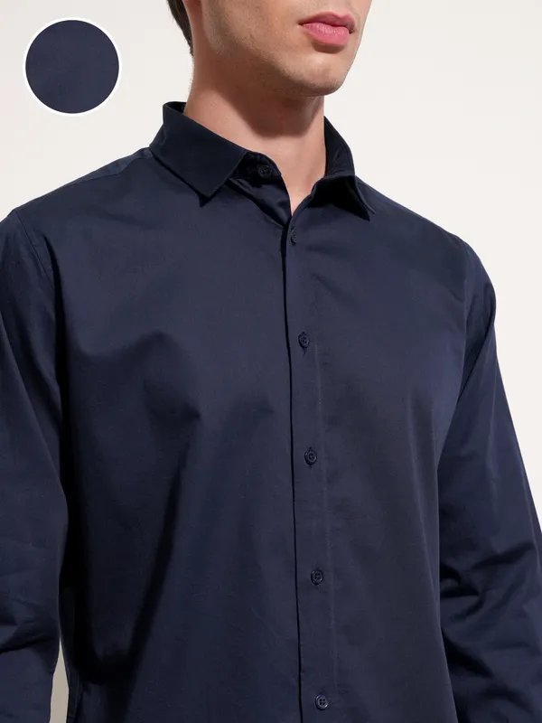 Highlander Men Navy Blue Solid Slim Fit Casual Shirt