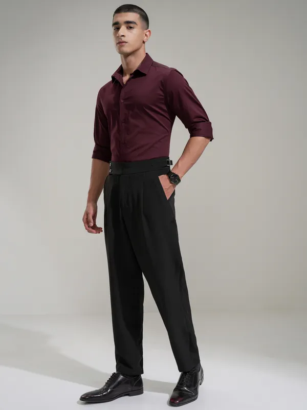 Highlander Men Maroon Solid Slim Fit Casual Shirt