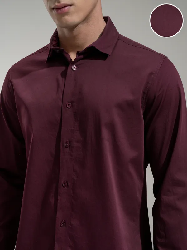 Highlander Men Maroon Solid Slim Fit Casual Shirt