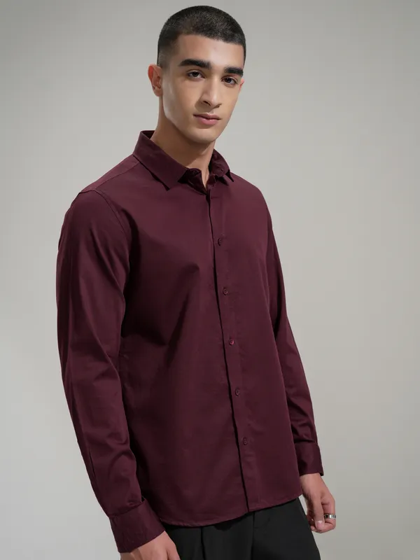 Highlander Men Maroon Solid Slim Fit Casual Shirt