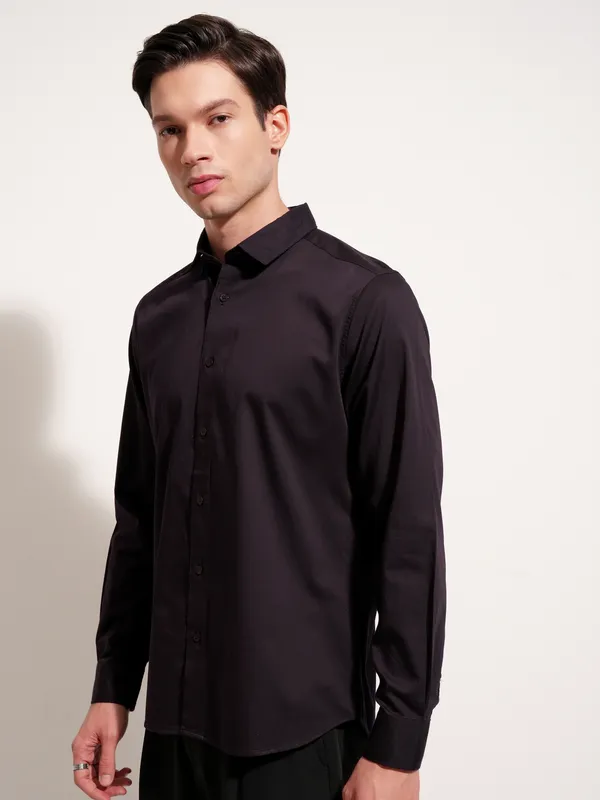 Highlander Men Purple Solid Slim Fit Casual Shirt